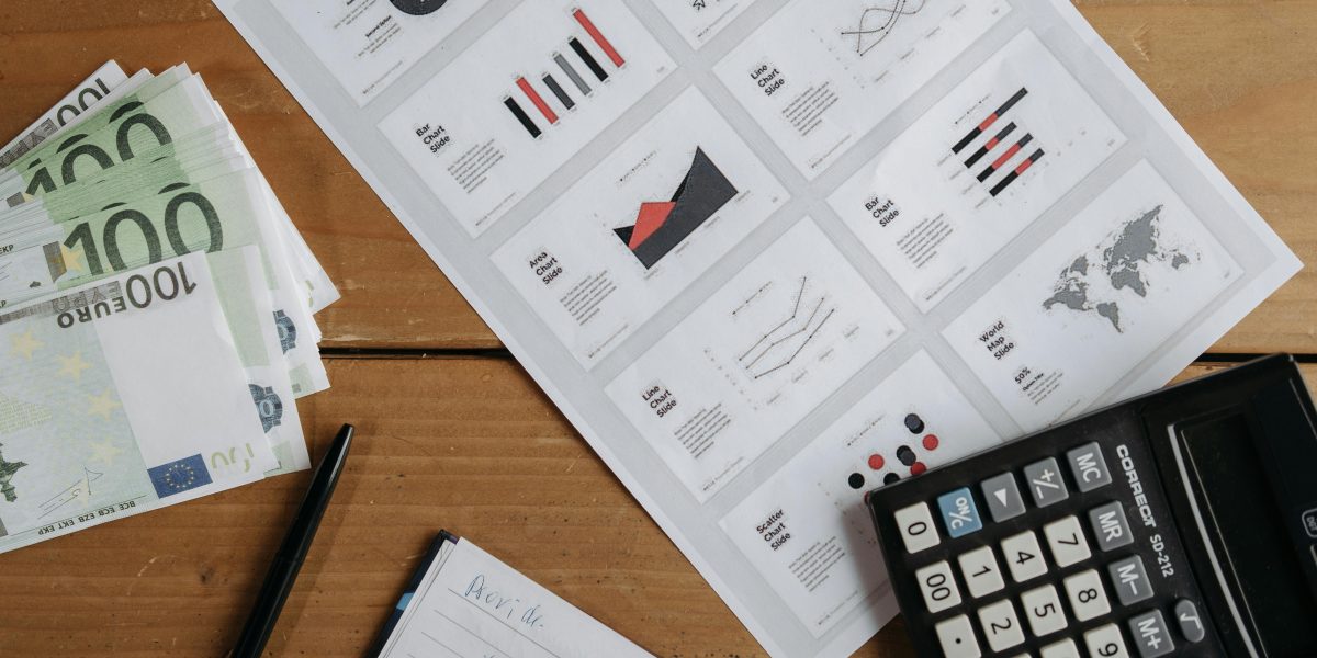 ilustrasi strategi membangun bisnis modern dengan teknologi digital dan pemasaran online