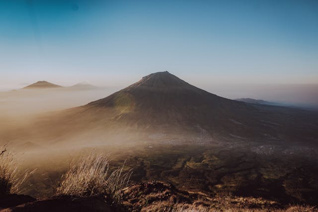 Gunung Lewotobi Naik Status Erupsi Level Tertinggi