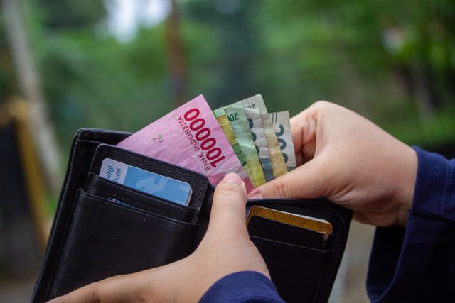Tips Mengelola Keuangan Pribadi agar Lebih Stabil di Tengah Perubahan Ekonomi