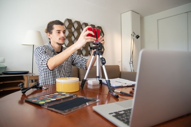 Perkembangan Industri Kreator Konten dan Peluang Penghasilan di Platform Digital yang Semakin Meledak