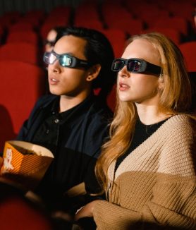 ilustrasi analisis film pesta babi 24 mei 2026