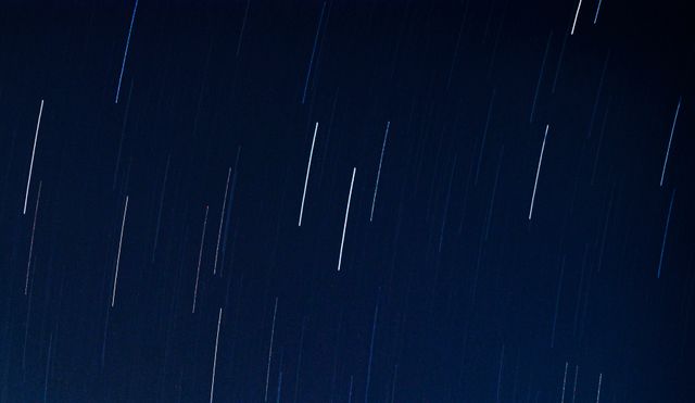 Fenomena Hujan Meteor Draconid 2025 Menarik Perhatian Pengamat Langit di Berbagai Negara