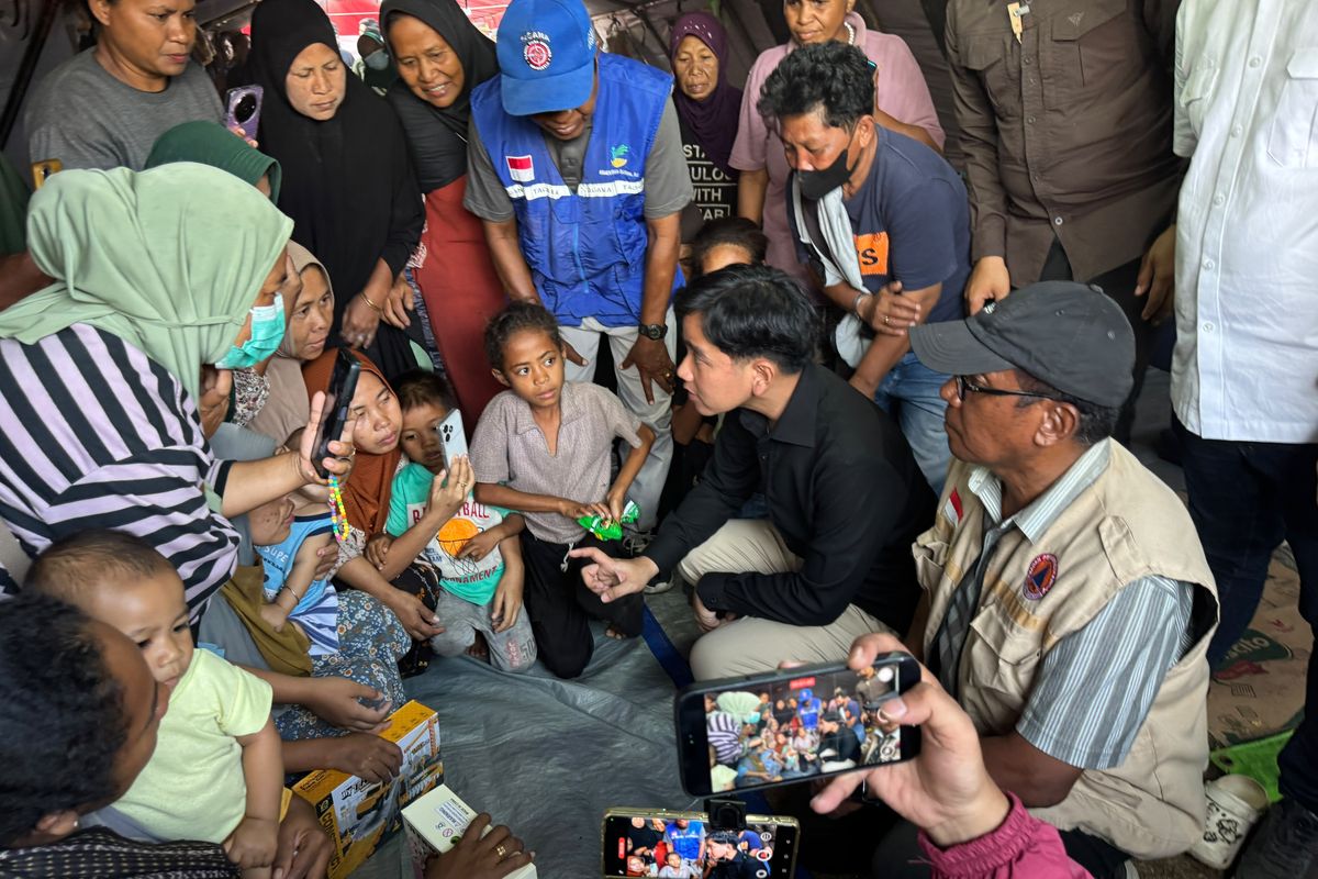 Wapres Gibran Kunjungi Pengungsi Gempa NTT, Sampaikan Permohonan Maaf dan Pastikan Bantuan Segera Tersalurkan